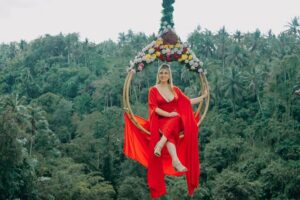 UBUD Instagram Spot Tour with Photographer - Getting there: pickup, the Ubud meeting point, and how timing usually works