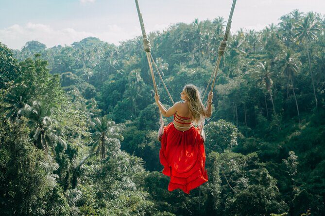 UBUD Instagram Spot Tour with Photographer - Tegalalang Rice Terrace: the view is the main event, but shoes matter