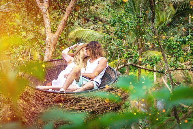 Ubud Instagram Tour – Stunning Views & Flexible Itinerary - Floating-temple style photos at Ulun Danu Beratan area