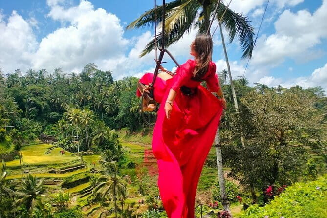 Ubud : Kintamani Downhill Cycling Tour with Lunch - Lunch at The Amertha Restaurant in Tampaksiring