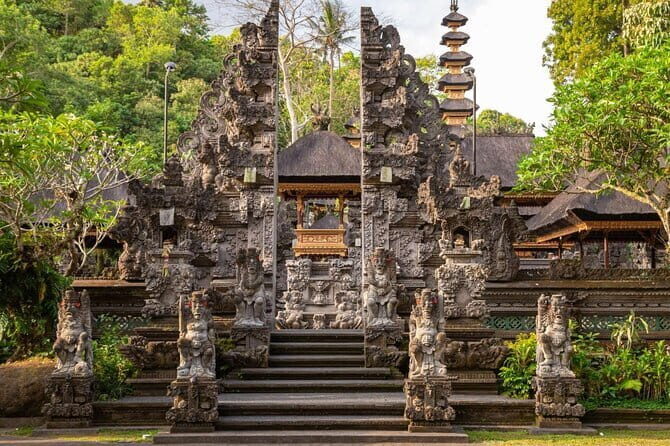 Ubud: Monkey Forest, Rice Terraces and Jungle Swing Tour - Tegenungan Waterfall: choose the hill viewpoint or go down to the water