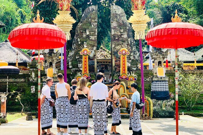 Ubud Private Tour: Waterfalls, Temple and Rice Terraces Swing - Lunch at D Alas Warung: rice views plus a real break