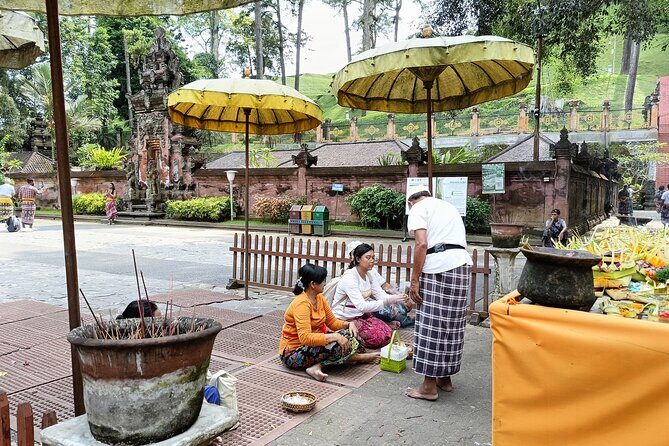 Ubud Tirta Empul Temple Tour with Purification Experience - Etiquette That Makes the Ceremony Go Smoothly