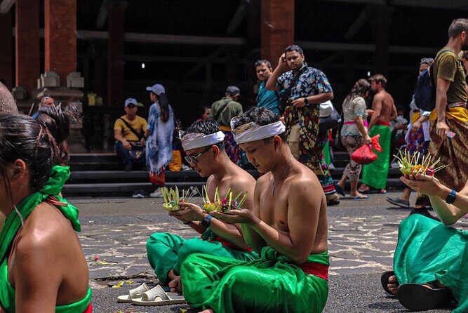 Ubud Tour - Balinese Healing By Shaman And Self Purification - Batuan Temple and Tri Kahyangan Architecture