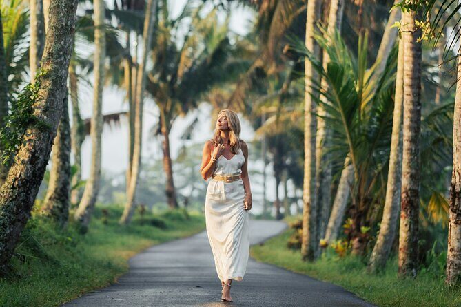 Ubud Tour with Monkey Forest Waterfalls Temples and More - Lunch at D Alas Warung: a real break in the middle