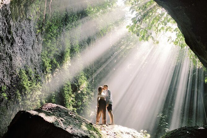 Ubud Tour with Monkey Forest Waterfalls Temples and More - Tegenungan Waterfall: refreshing time with a viewpoint payoff