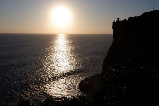 Uluwatu Kecak and Jimbaran Bay - Uluwatu Temple: Cliffside Drama and the Start of the Real Show