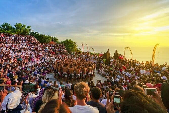 Uluwatu Kecak Tickets A Spectacular Show - Uluwatu Temple: the cliffside start before the chanting