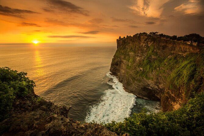 Uluwatu Sunset, Kecak Dance, and Dinner Jimbaran Beach - Uluwatu Temple: Mpu Kuturan Connections, Great Views, and Monkey-Proofing