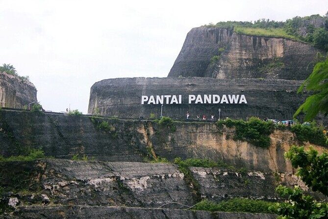 Uluwatu Temple, Beaches and Southern Bali Tour - Uluwatu Temple: cliff stairs, ocean views, and monkey awareness