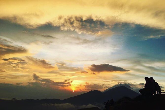 Watch the sunrise from the top of Mount Batur volcano - Why a Mount Batur sunrise hike feels different at 2:00am