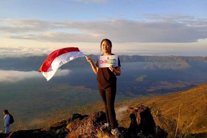 Watch the sunrise from the top of Mount Batur volcano - From Ubud pickup to small-group control (max 10)