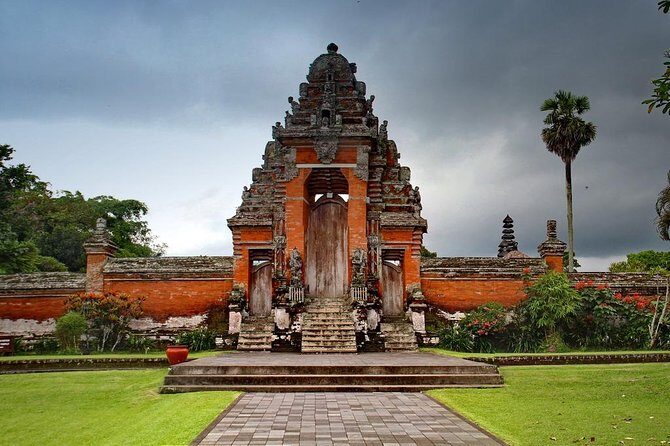 West Bali Tour: Taman Ayun, Ulun Danu Beratan, Jatiluwih Rice Terrace, Tanah Lot - Taman Ayun Temple: a water-garden style temple stop