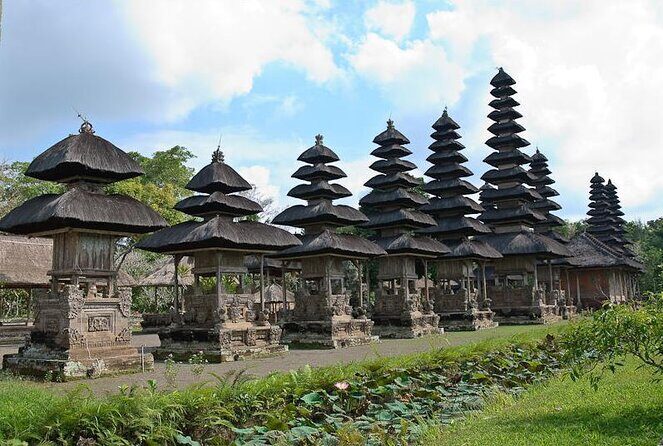 West Bali Tour: Taman Ayun, Ulun Danu Beratan, Jatiluwih Rice Terrace, Tanah Lot - Leke Leke Waterfall: rock crevice scenery and a real nature break